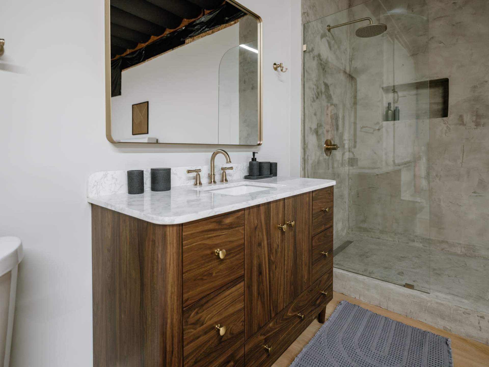 Bathroom set with vanity