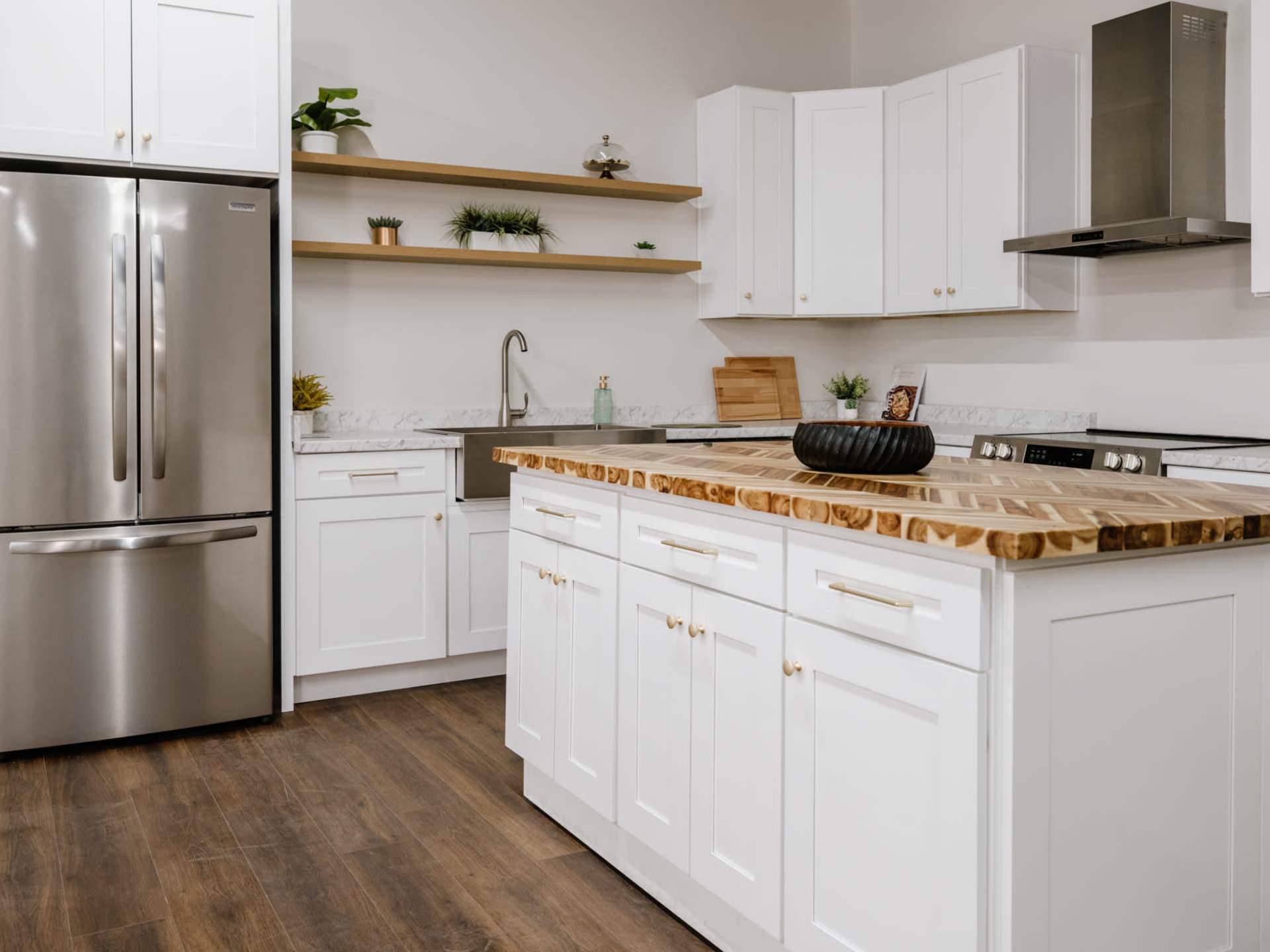 Kitchen set with dining table